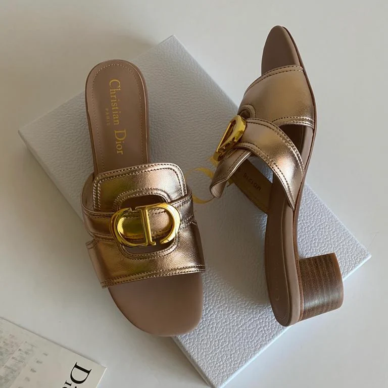 Dior 30 Montaigne slide Dior 30 Montaigne slide