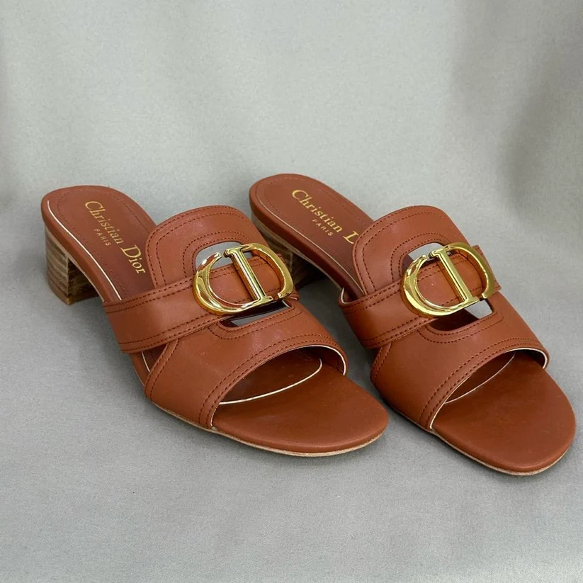 Dior 30 Montaigne slide Dior 30 Montaigne slide